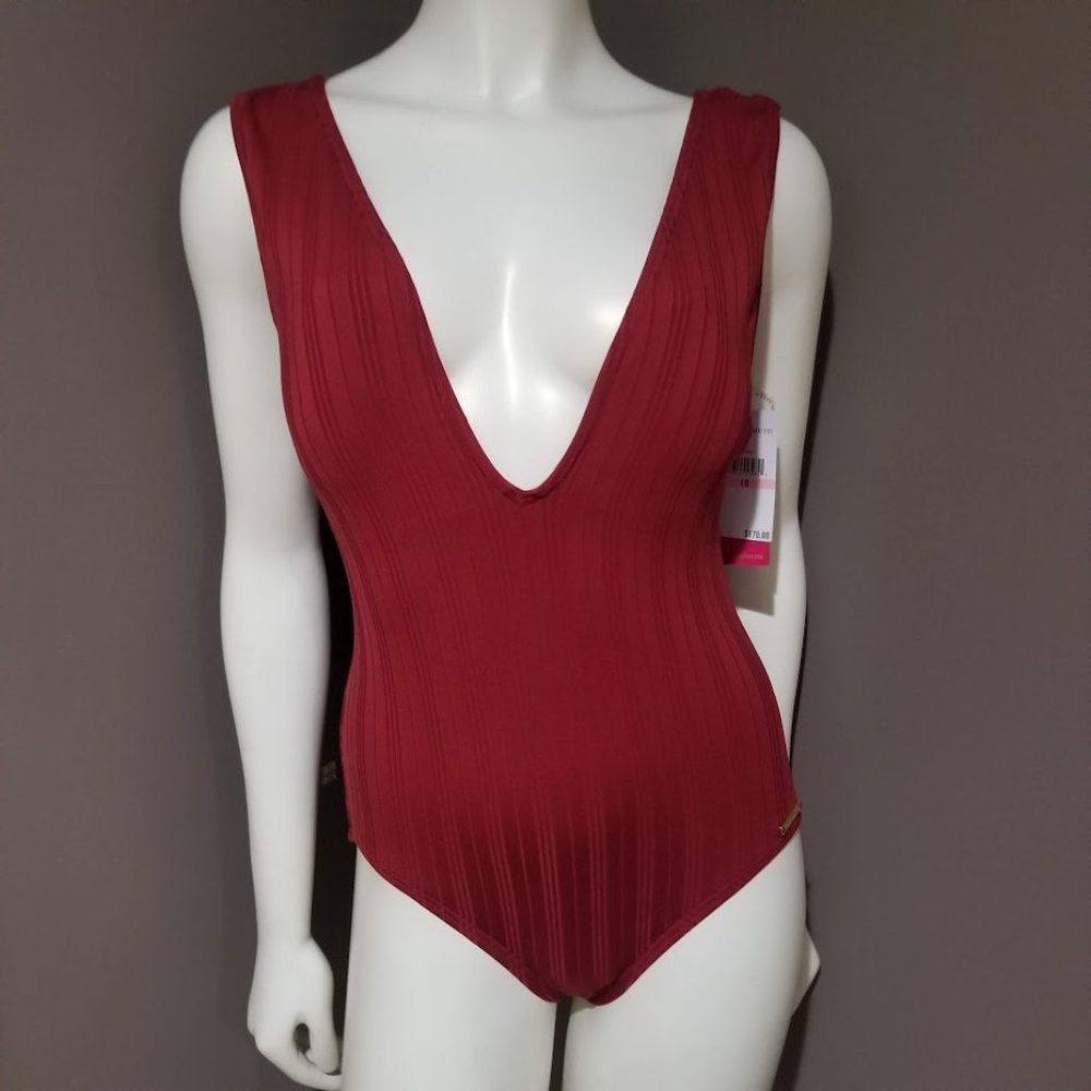 Vince Camuto Ribbed Plunge V-Neck One-Piece Swimsuit Sangria Size 10